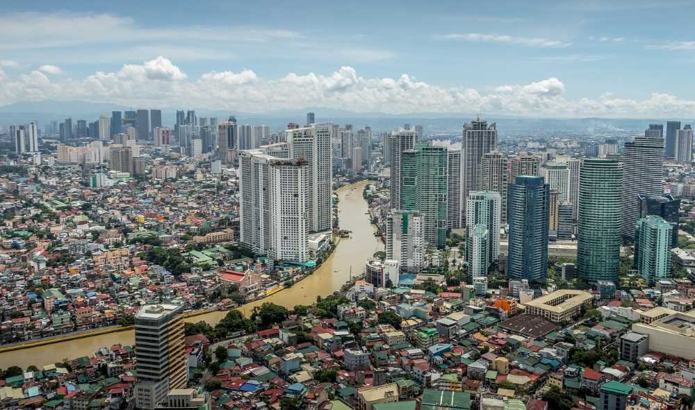"Manila: Faszination und Herausforderungen in einer Großstadt. Erfahre, ob die Hauptstadt der Philippinen sicher erkundet werden kann.- Bild: AGDProductions-Pixabay